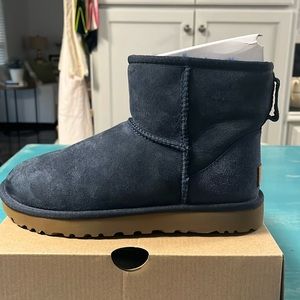 Women’s size 7 Classic Mini II Genuine UGGS